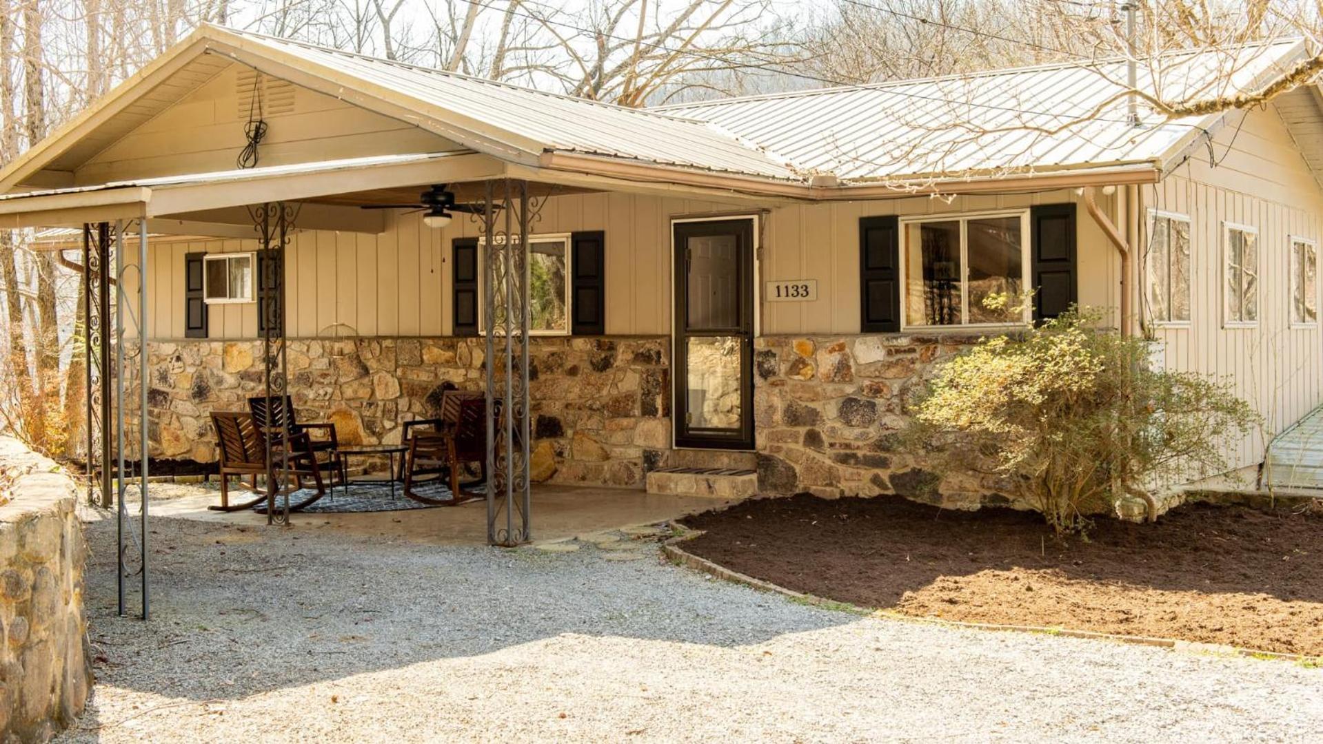 Little Smoky Retreat , 3 Bedroom , Close To Downtown Gatlinburg And Pigeon Forge Exterior photo